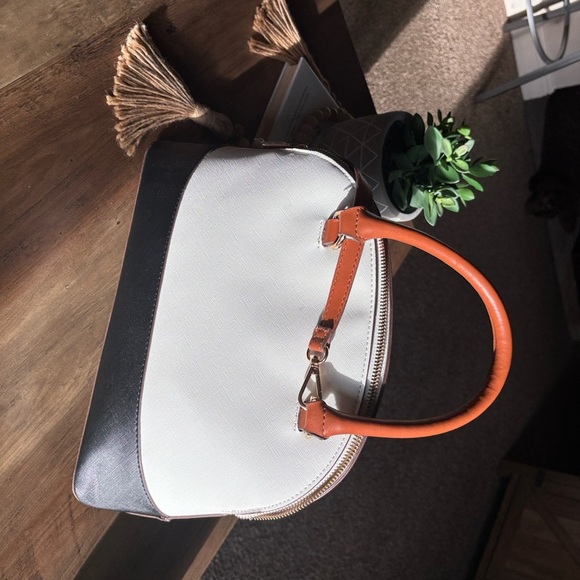 Anne Klein Beige and White Logo Satchel and Crossbody Bag Pre-loved Excellent - Picture 4 of 9